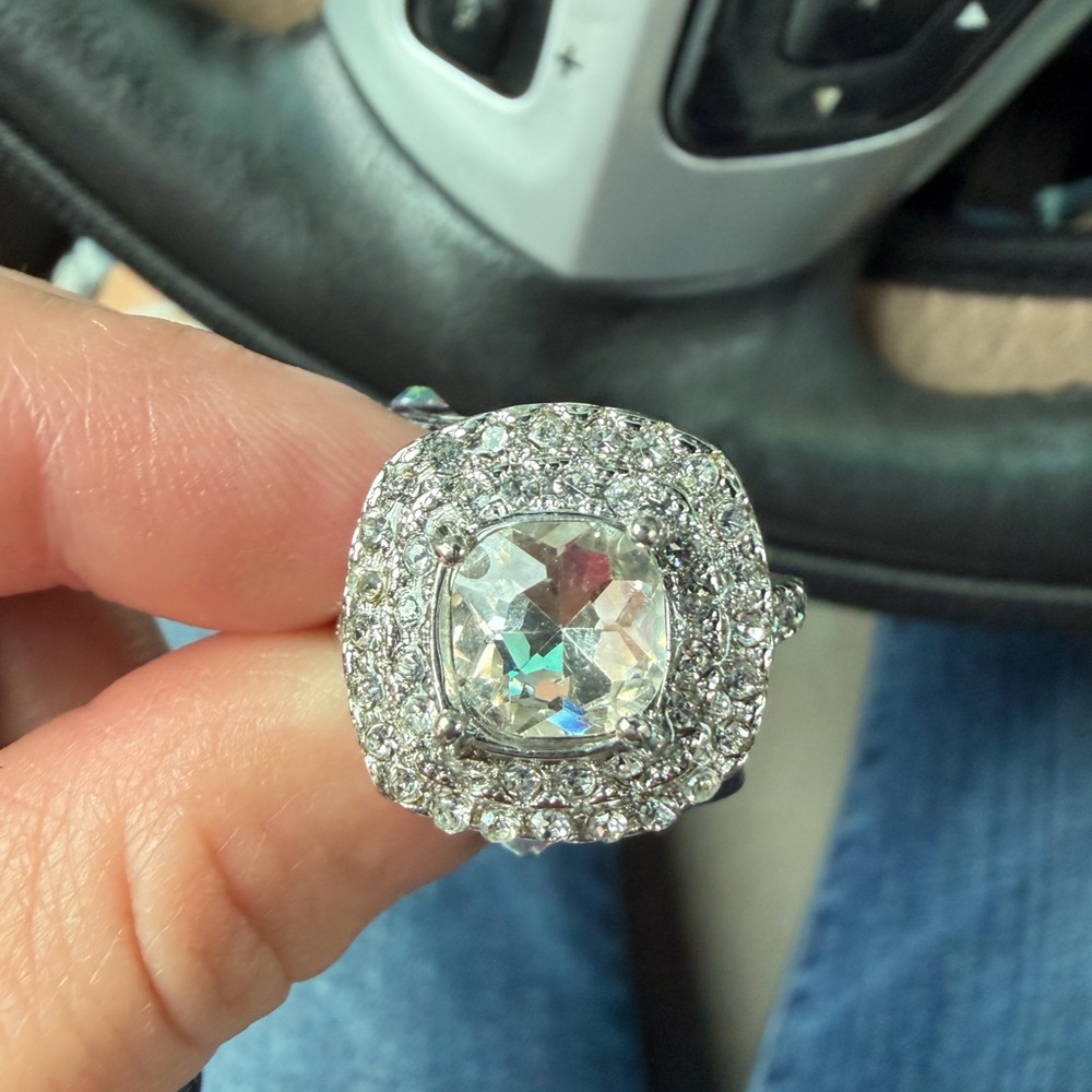 Bundle of elegant rings